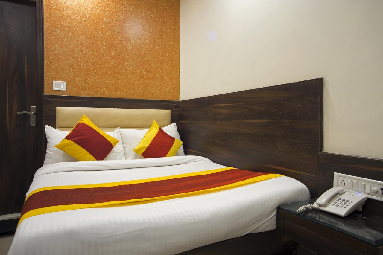 Optimum Oxford International Hotel Ню Делхи Екстериор снимка