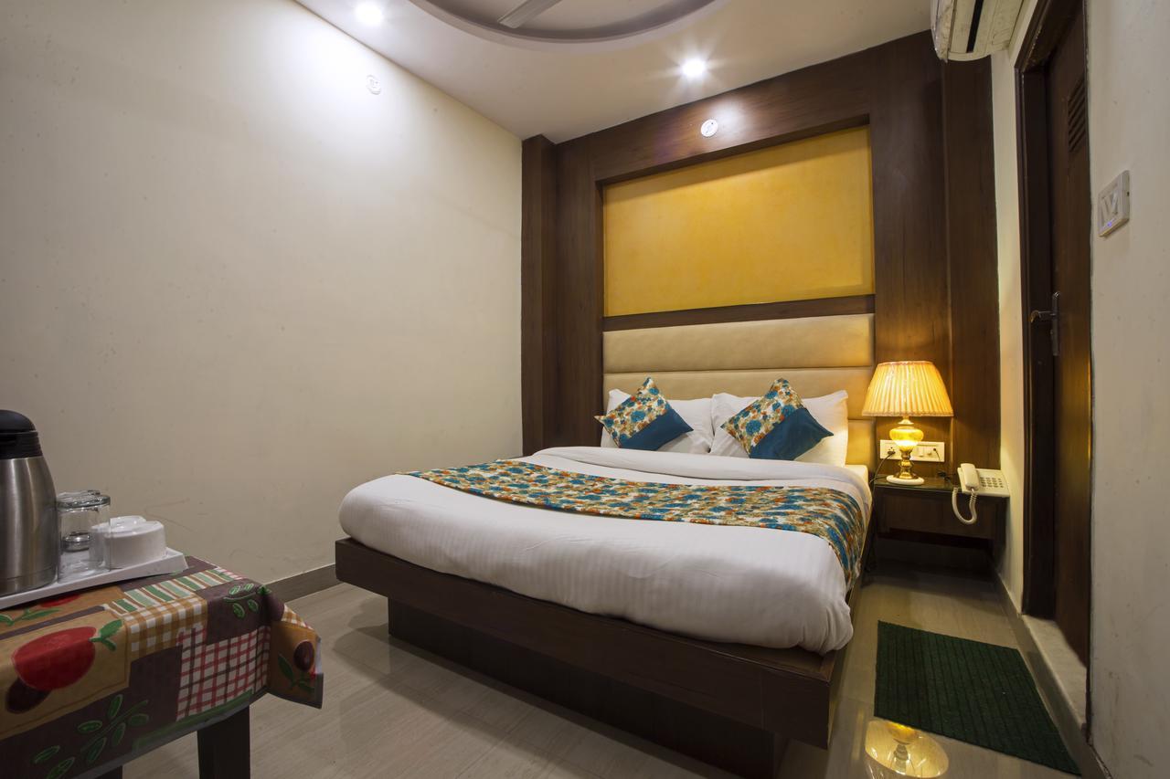 Optimum Oxford International Hotel Ню Делхи Екстериор снимка